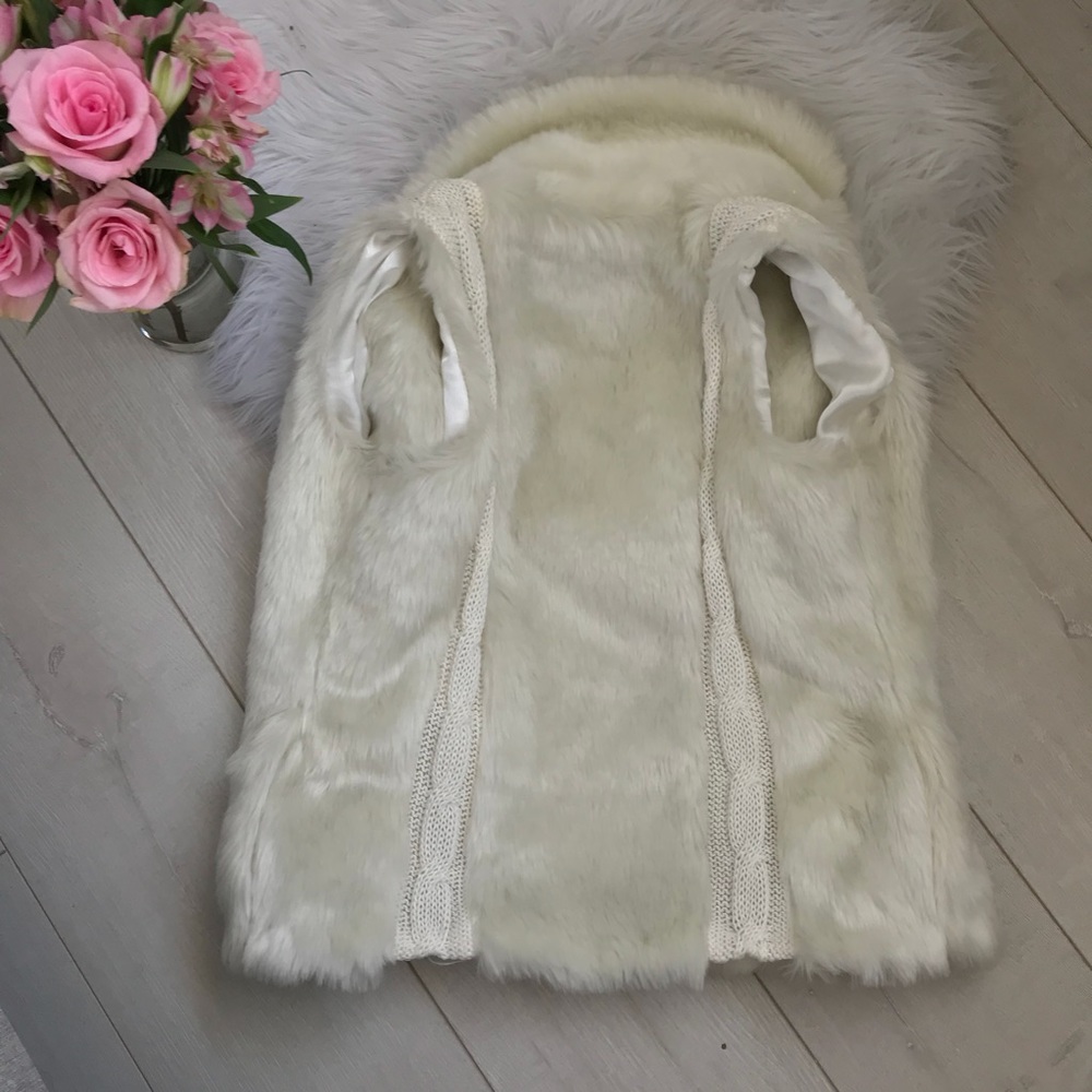 LUII Clothing White Faux FUR VEST SIZE Small - Picture 8 of 8
